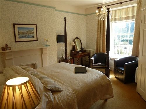 پانسیون Cockington Cottages