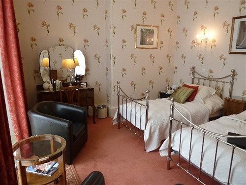 پانسیون Cockington Cottages