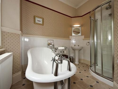 پانسیون Cockington Cottages