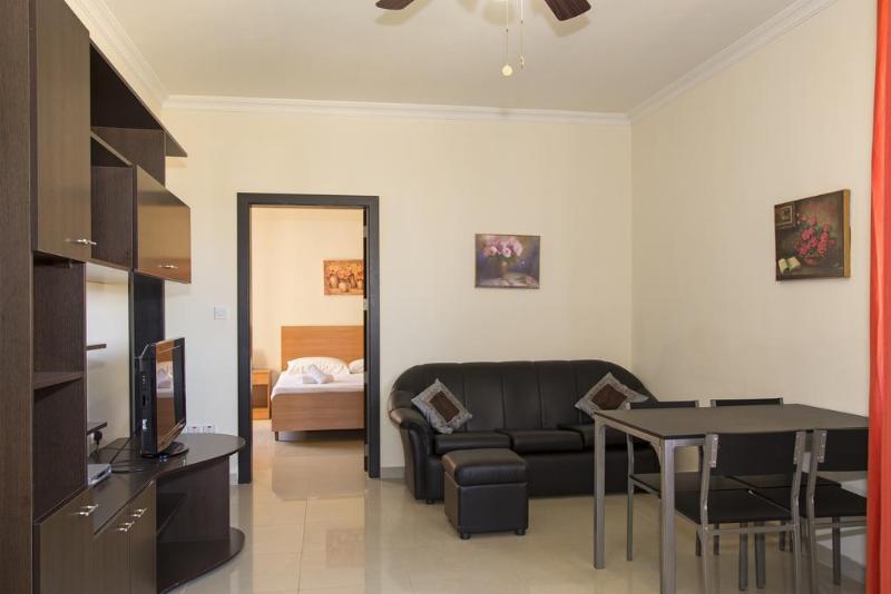 Belmont Court Apartments