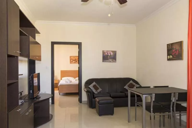 Belmont Court Apartments