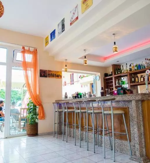 Erato Studios & Apartments