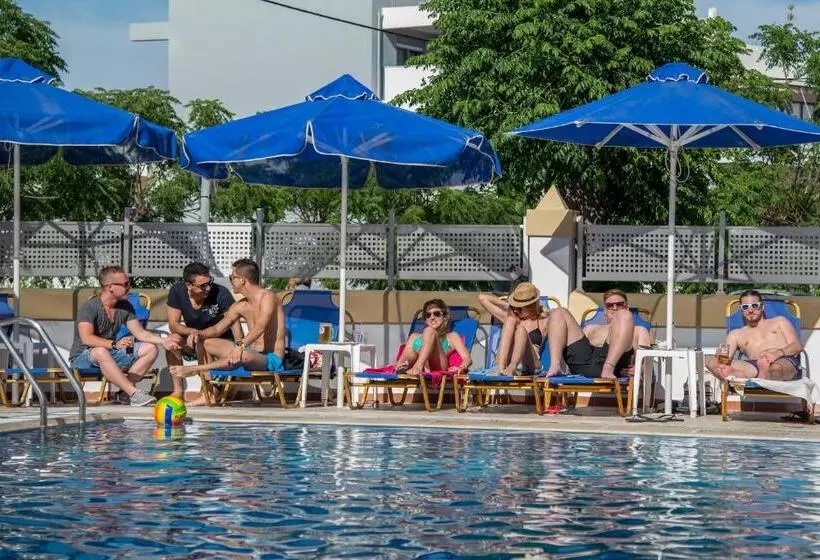 Erato Studios & Apartments