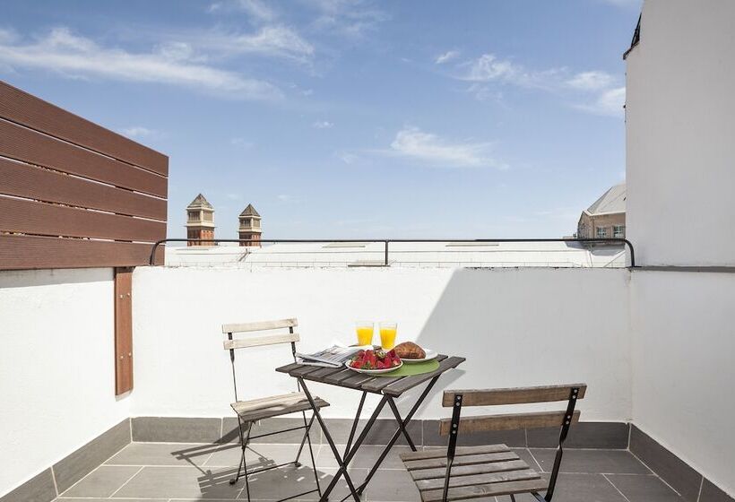 Fira Centric Apartments By Gaiarooms