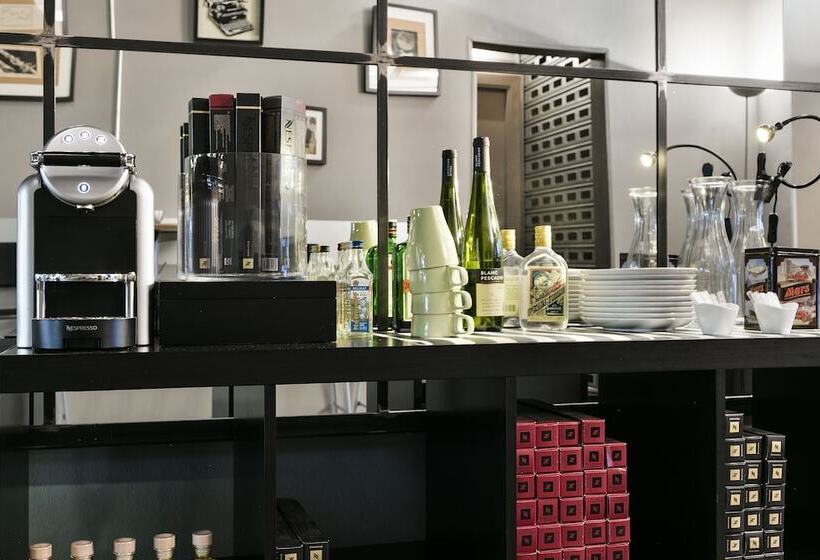 Fira Centric Apartments By Gaiarooms