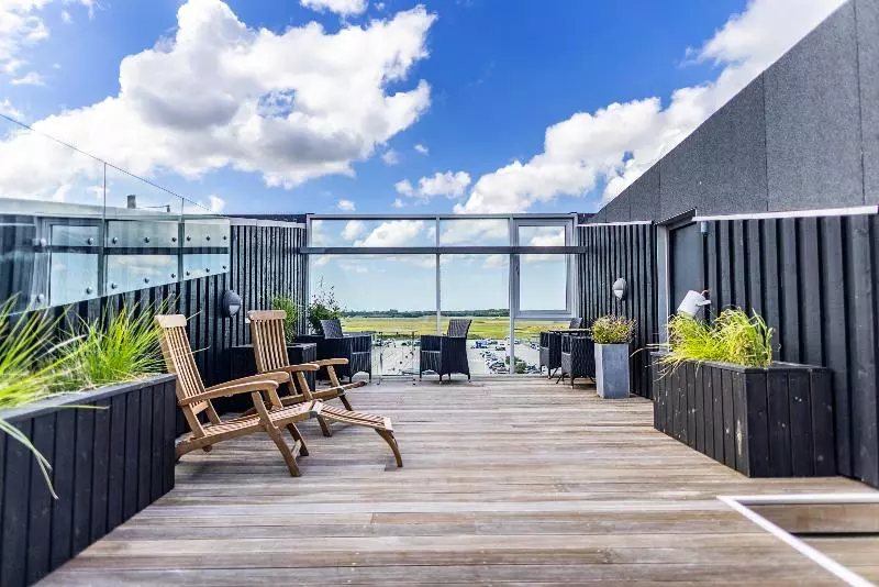 هتل Aalborg Airport