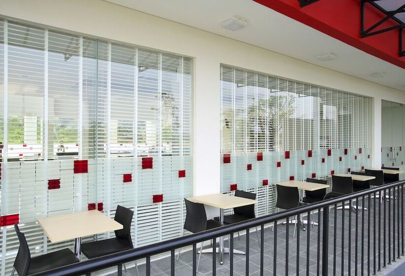 Amaris Hotel Bekasi Barat