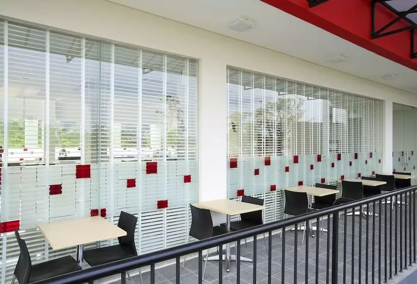 Amaris Hotel Bekasi Barat