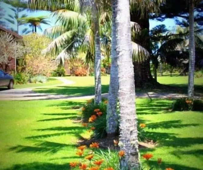 هتل Fletcher Christian Apartments