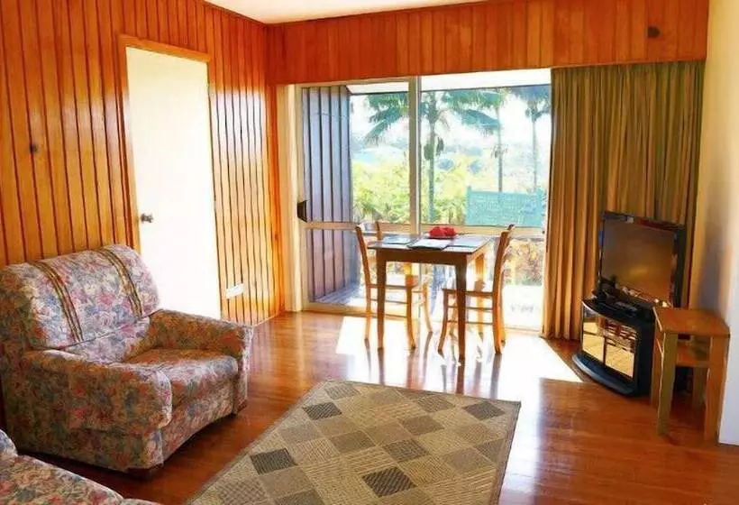 هتل Fletcher Christian Apartments