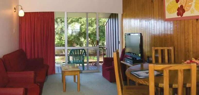 هتل Fletcher Christian Apartments