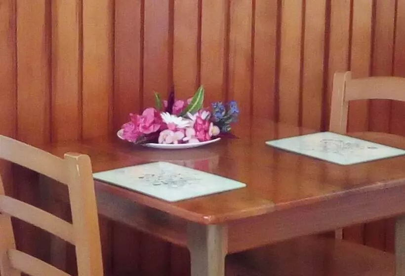 هتل Fletcher Christian Apartments