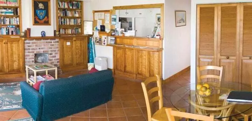 هتل Fletcher Christian Apartments