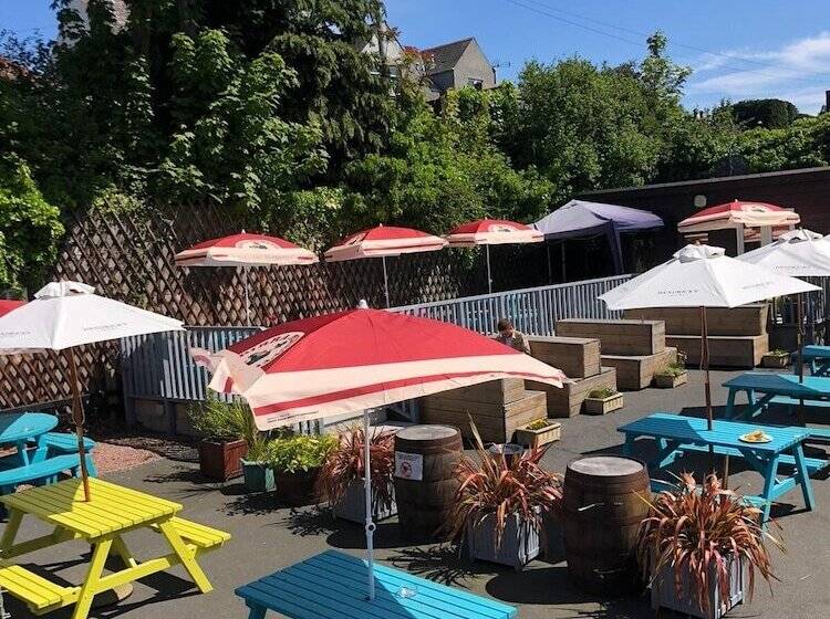 בית מלון כפרי Inn At The Park