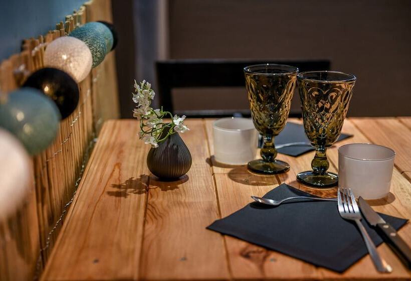 Отель Logis Hôtel & Restaurant La Villa Bleue