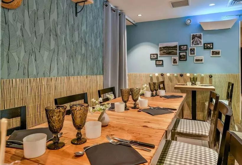 호텔 Logis Hôtel & Restaurant La Villa Bleue