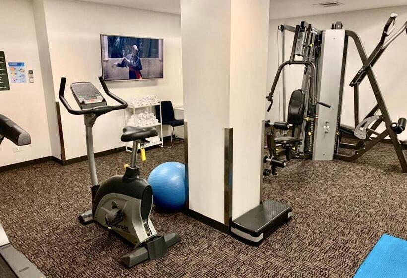 호텔 Corporate Living Accommodation Abbotsford