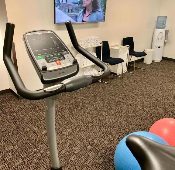 호텔 Corporate Living Accommodation Abbotsford