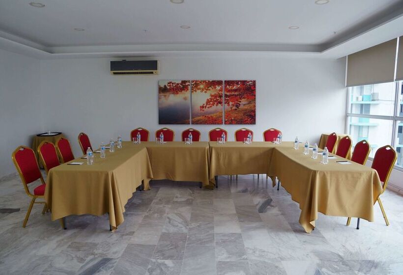 Отель Ramada By Wyndham Panama Via Argentina