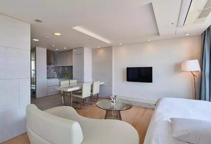 בית מלון כפרי The Island Blue