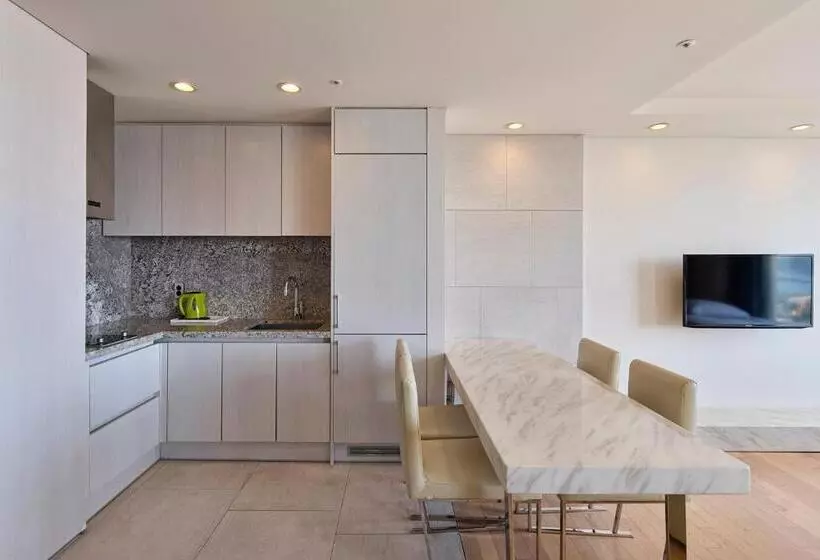 בית מלון כפרי The Island Blue