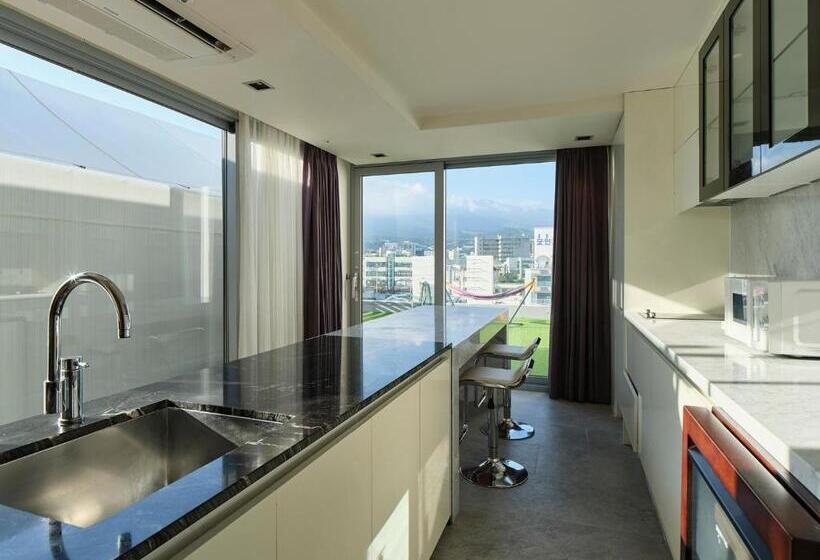 Hotel The Island Blue