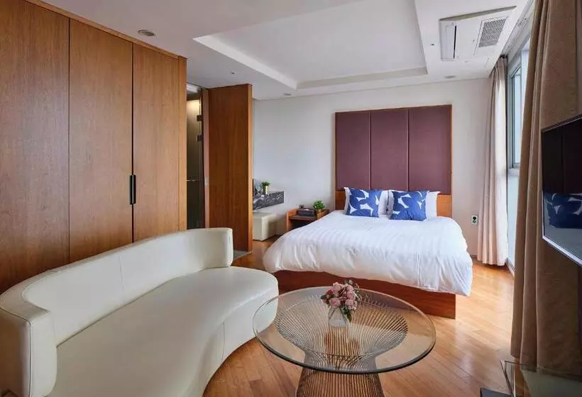 בית מלון כפרי The Island Blue