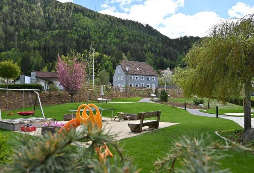 Отель Tilia Living