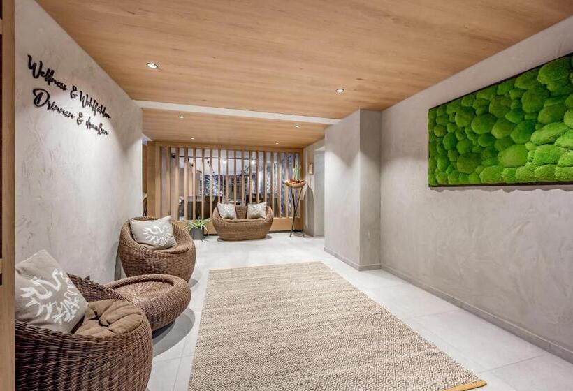 Отель Tilia Living