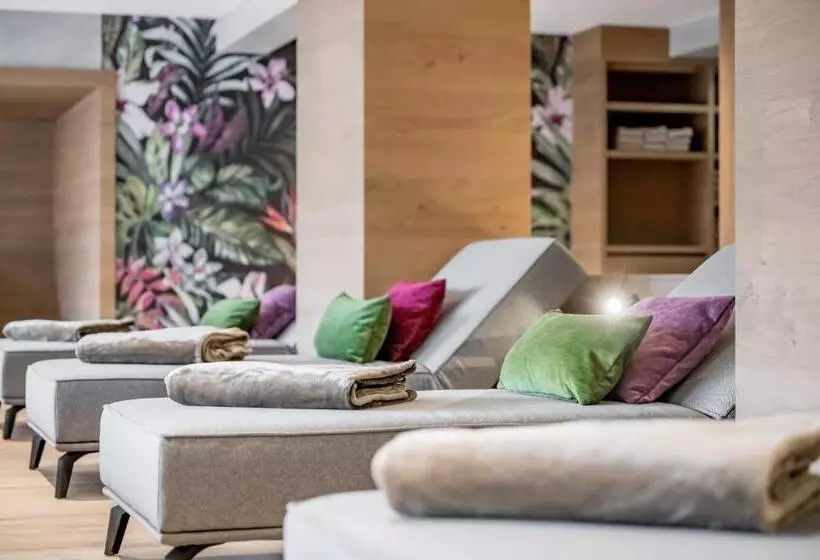 Отель Tilia Living