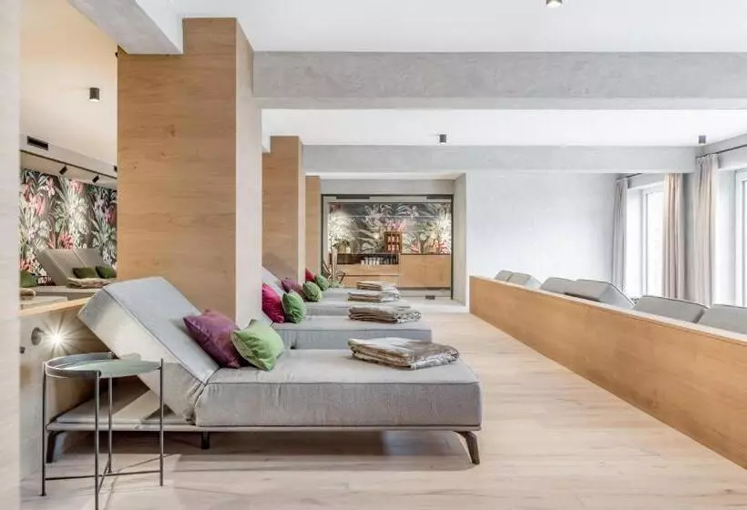 Отель Tilia Living