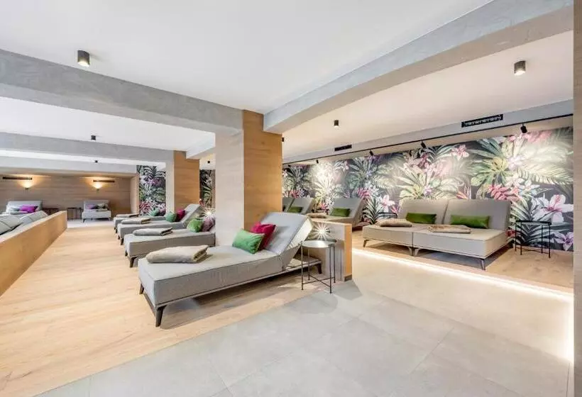 Отель Tilia Living