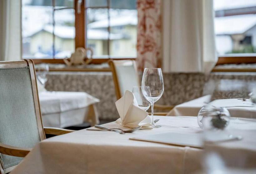 Отель Tilia Living