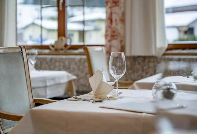 Отель Tilia Living