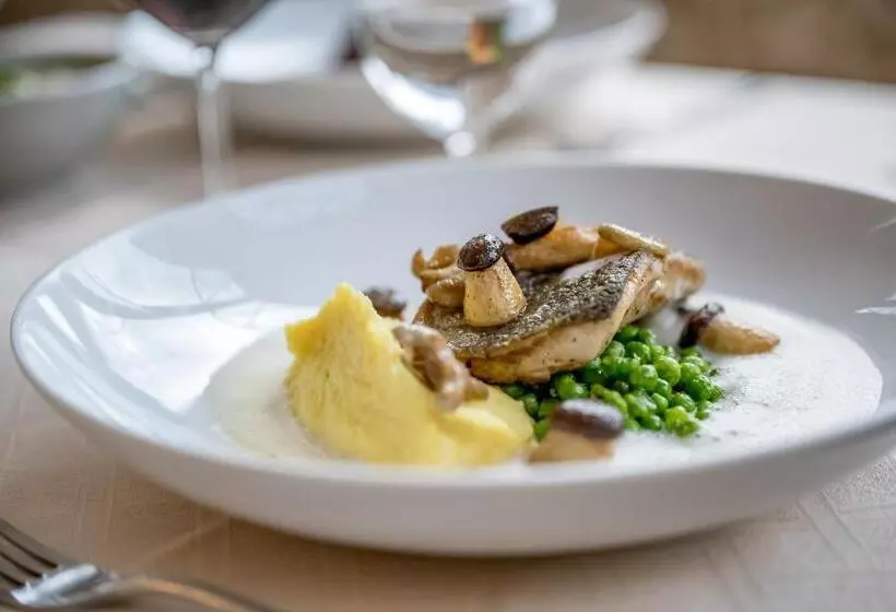 Отель Tilia Living