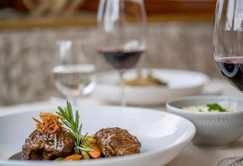 Отель Tilia Living