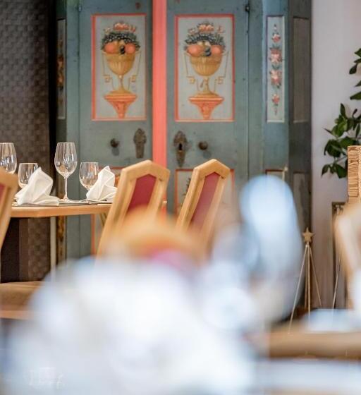 Отель Tilia Living