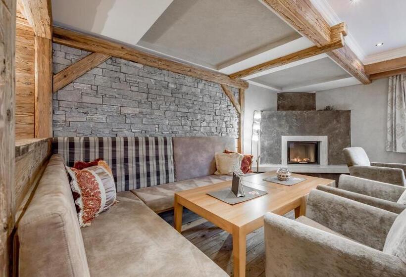 Отель Tilia Living