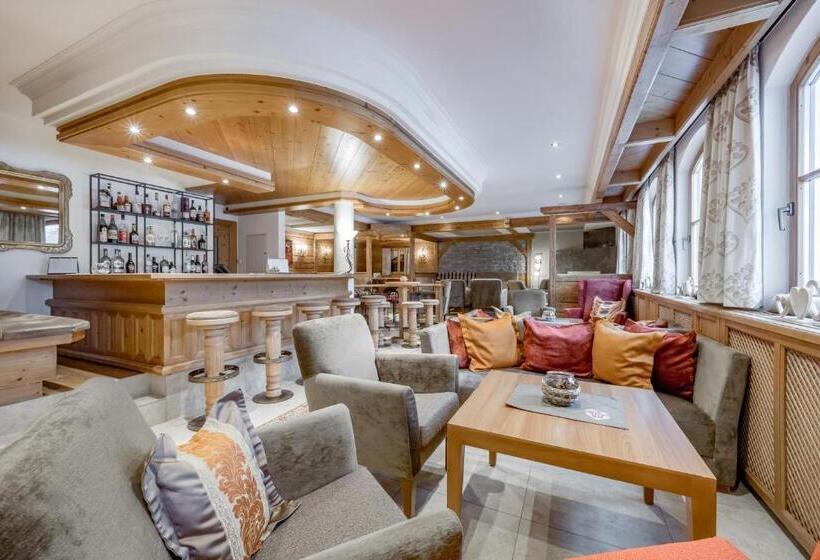 Отель Tilia Living