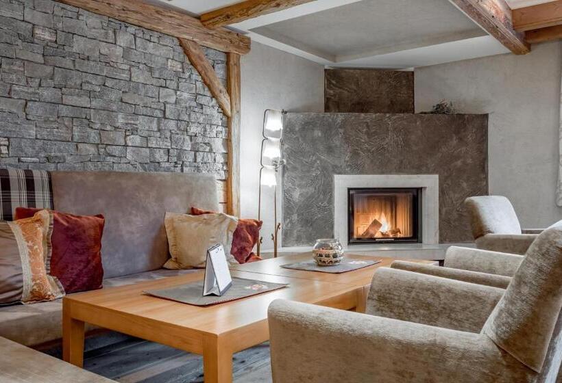 Отель Tilia Living