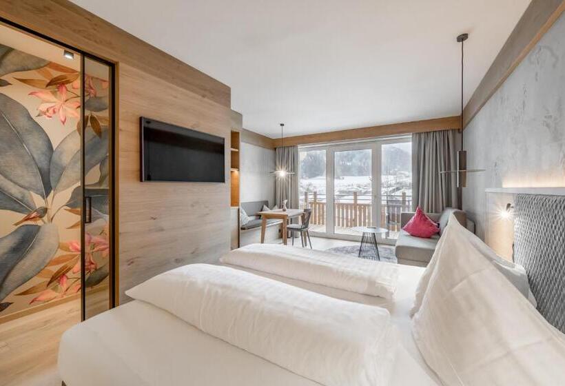 Отель Tilia Living