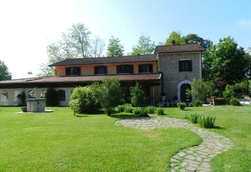 Hotelli Il Nibbio Reale Country House