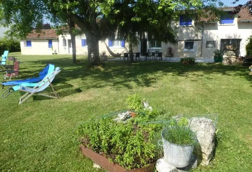 ベッドアンドブレックファースト Les Chambres Du Ladoux