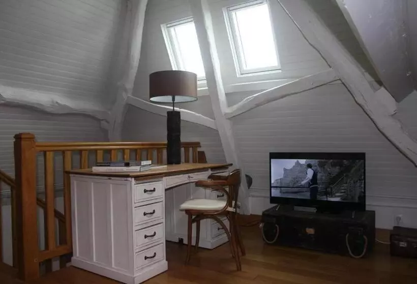 Aamiaismajoitus (B&B) La Main Ouverte