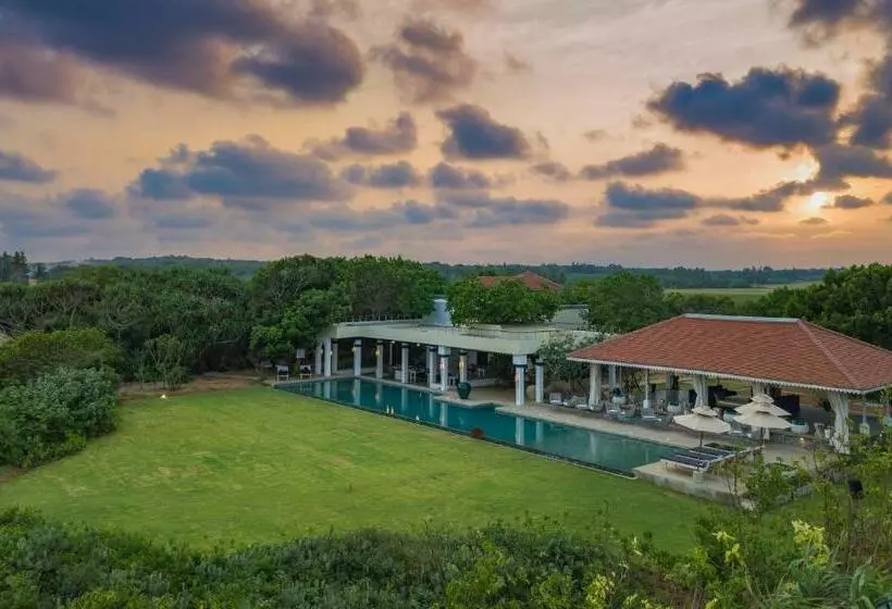 Hotelli Ravana Garden