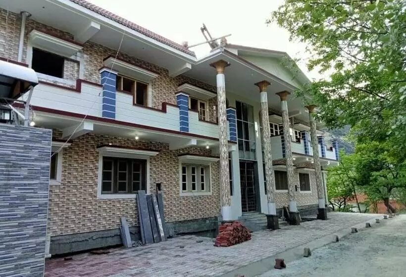 هتل Shah Family Guest House