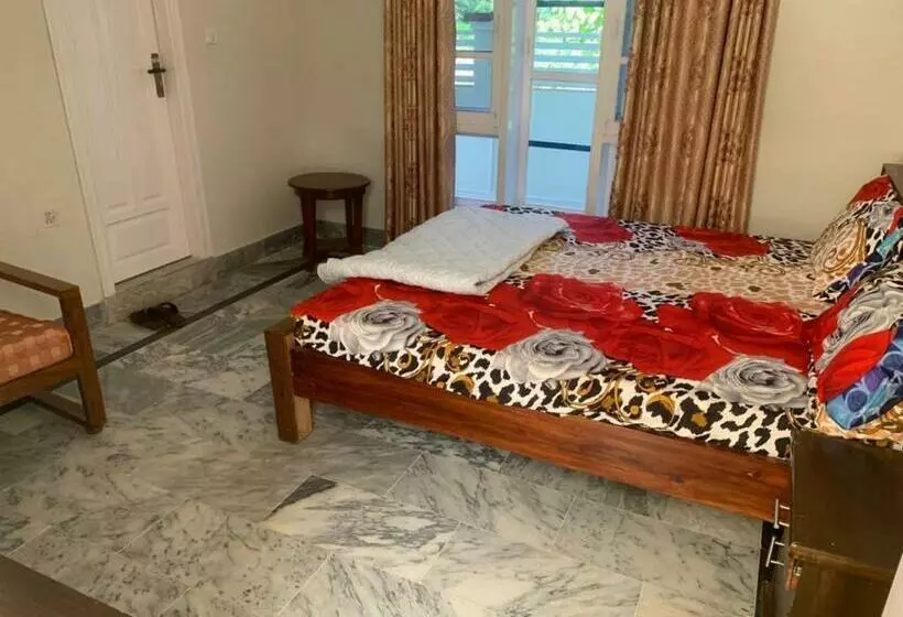 هتل Shah Family Guest House