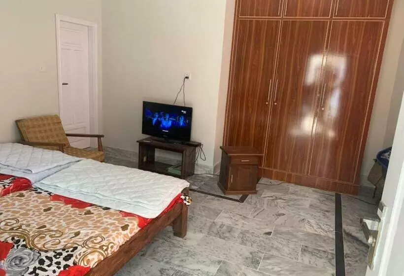 هتل Shah Family Guest House