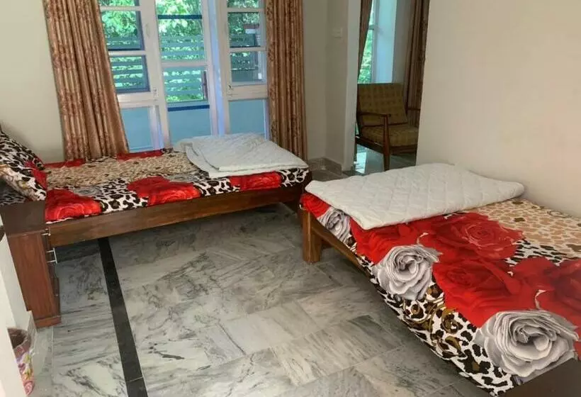 هتل Shah Family Guest House
