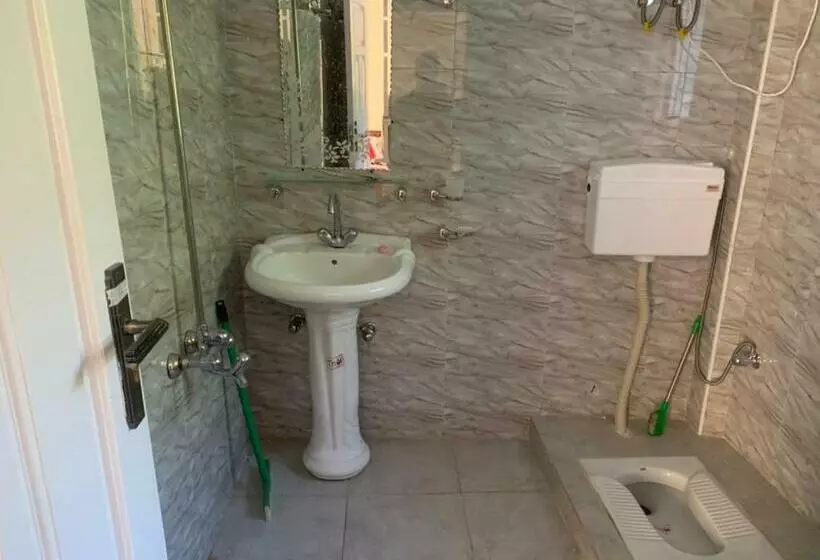 هتل Shah Family Guest House